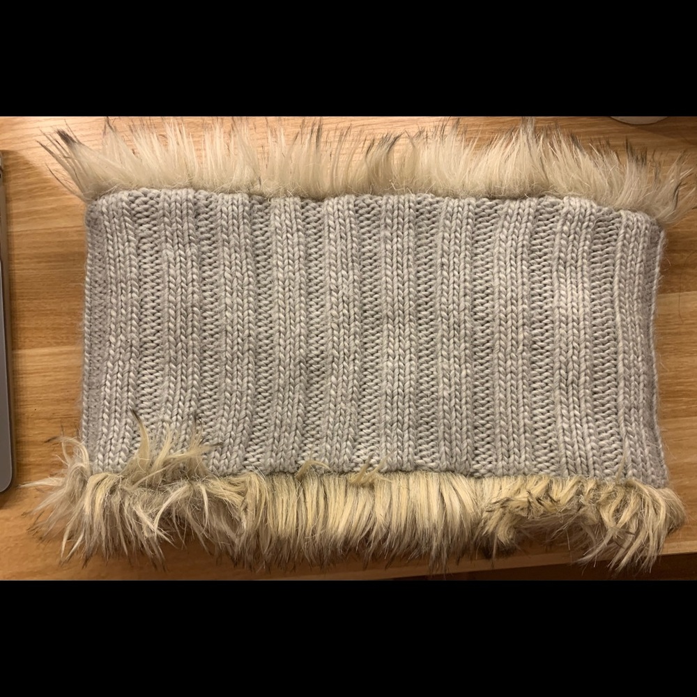 American Eagle reversible fur scarf